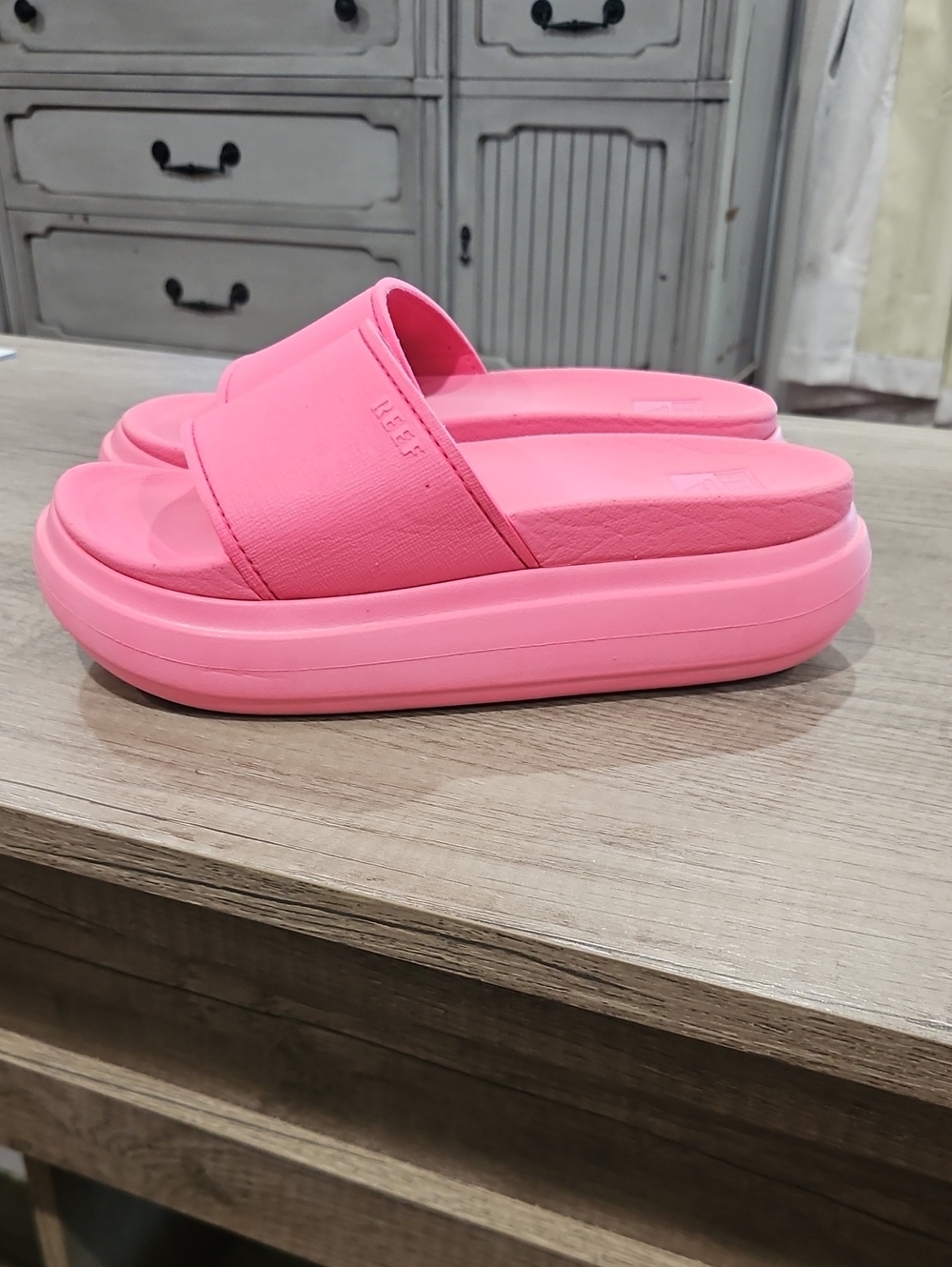 Womens Reef Cushion Bondi Bay Slide Sandal - Hot Pink size 5